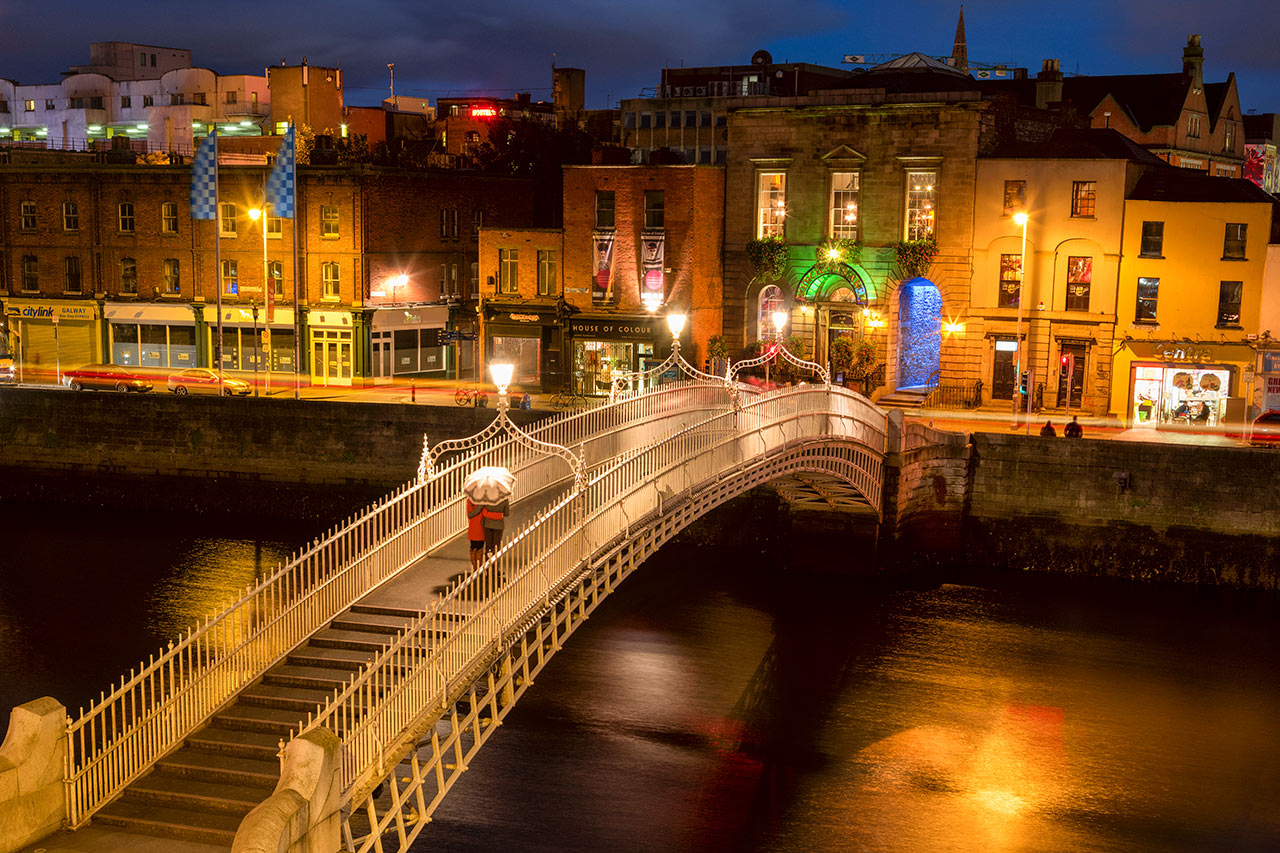 Hva med en kveldstur over Ha'penny Bridge?
