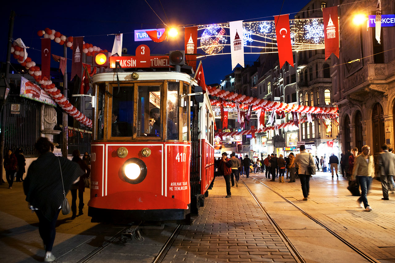 Istiklal Street. Trikken Tunel-Taksim Beyoglu