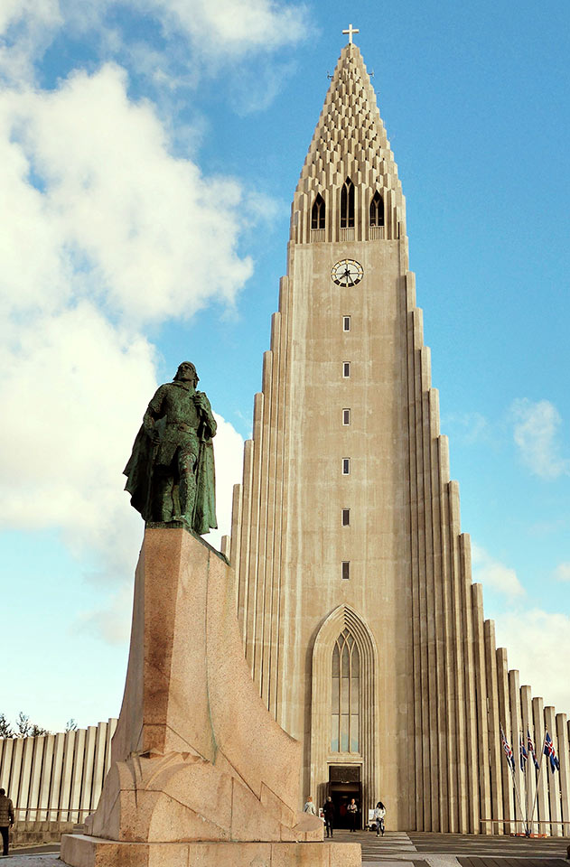 Den statlige Hallgrimskirken i Reykjavik