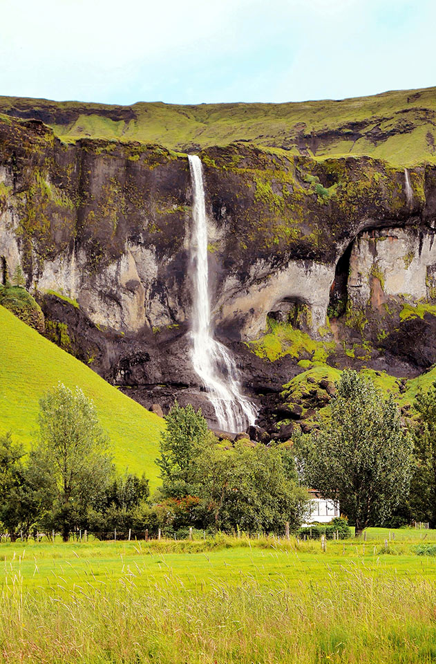 Island har mange vakre fossefall