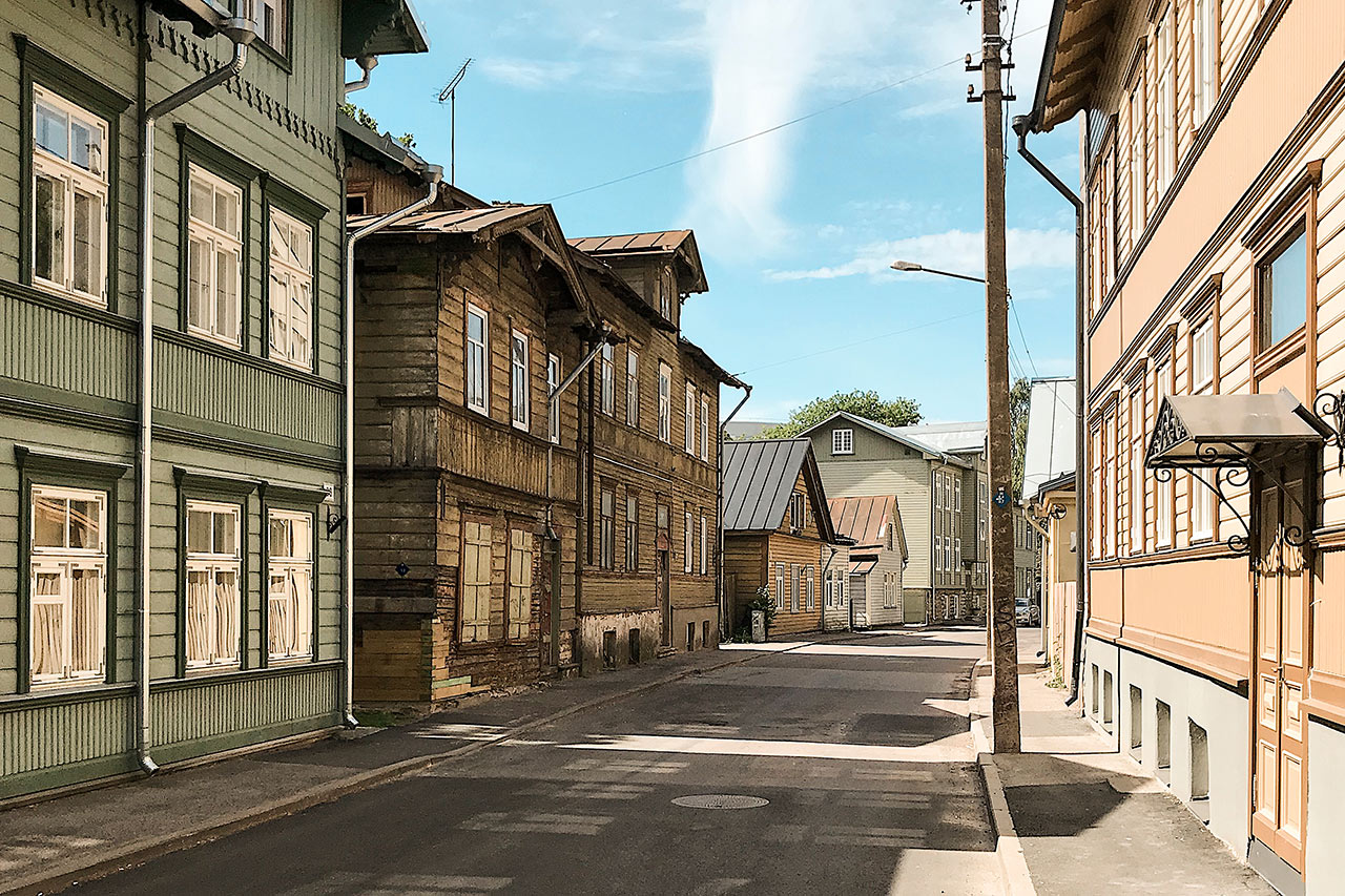 Tallinns bybilde domineres enkelte steder av vakre trehus