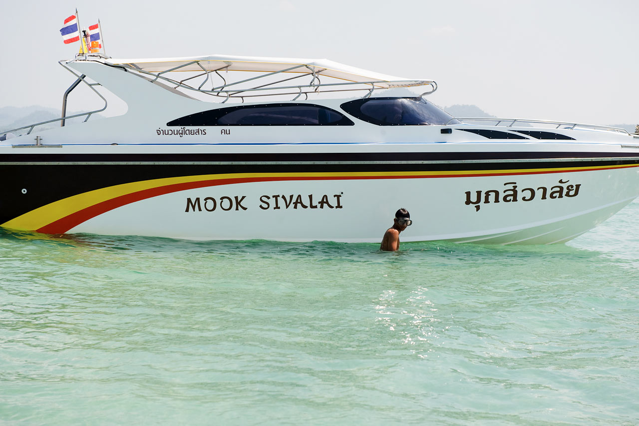 For øyeblikket er solsenger, barer og annen kommersiell virksomhet fjernet fra alle strender i Thailand. Les mer i beskrivelsen av reisemålet.