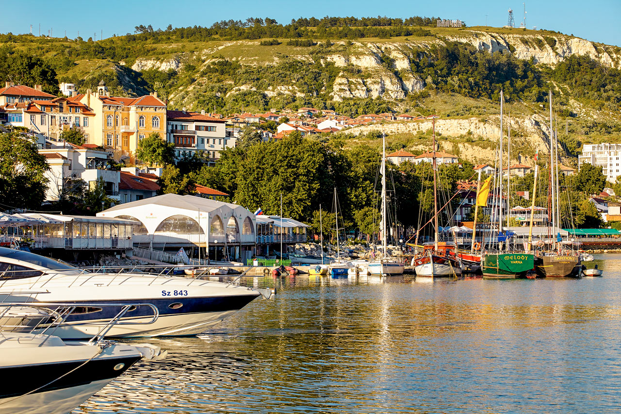 Den hyggelige havnen i Balchik