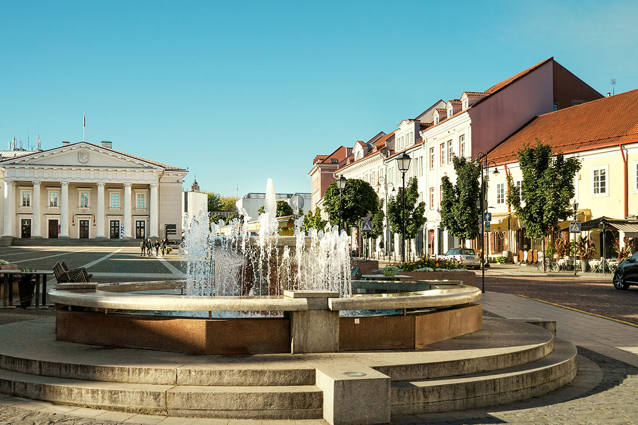 Rådhuset og rådhusplassen i Vilnius